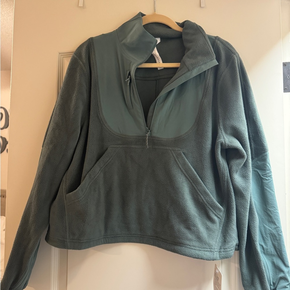 Lululemon NWT Hiking Pullover